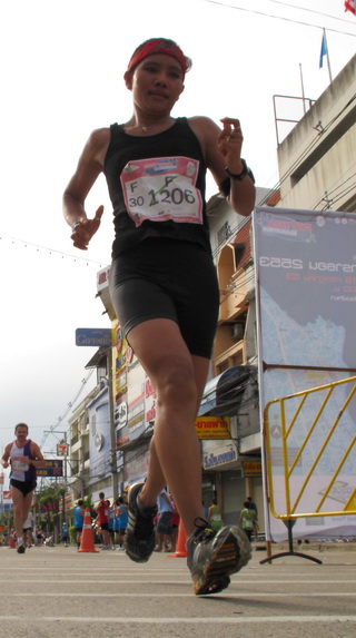 The Marathon Pattaya 2010 Pattaya lady marathon runner