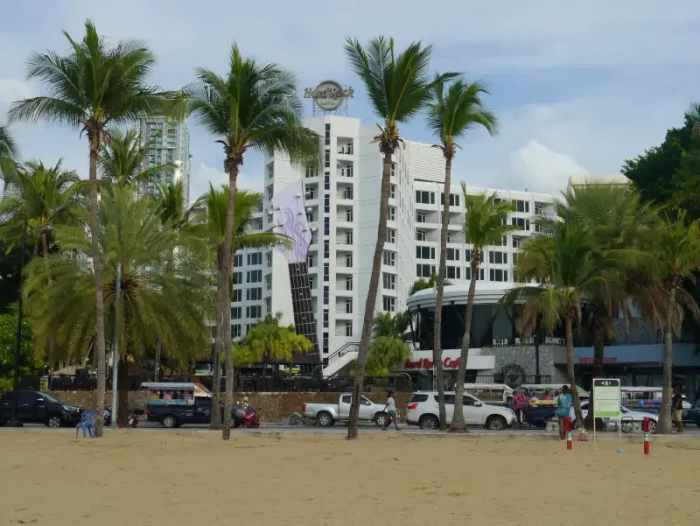 Hotel near Pattaya beach with sea views