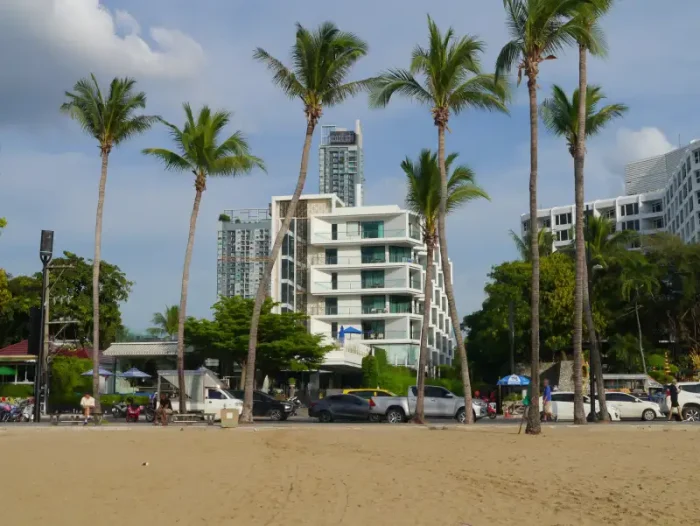 Hotel near the beach with sea views on Pattaya Beach Road