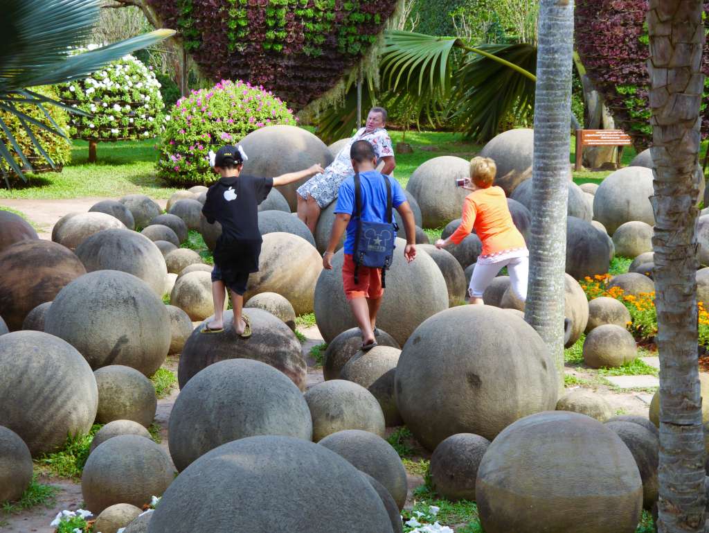 children having fun at Nong Nooch Gardens in Pattaya