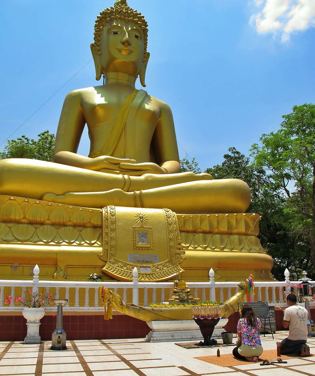 giant buddha statue in Thailand