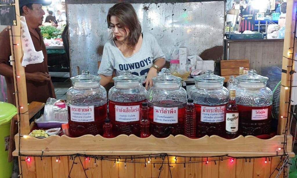 ya dong seller in Pattaya, Thailand