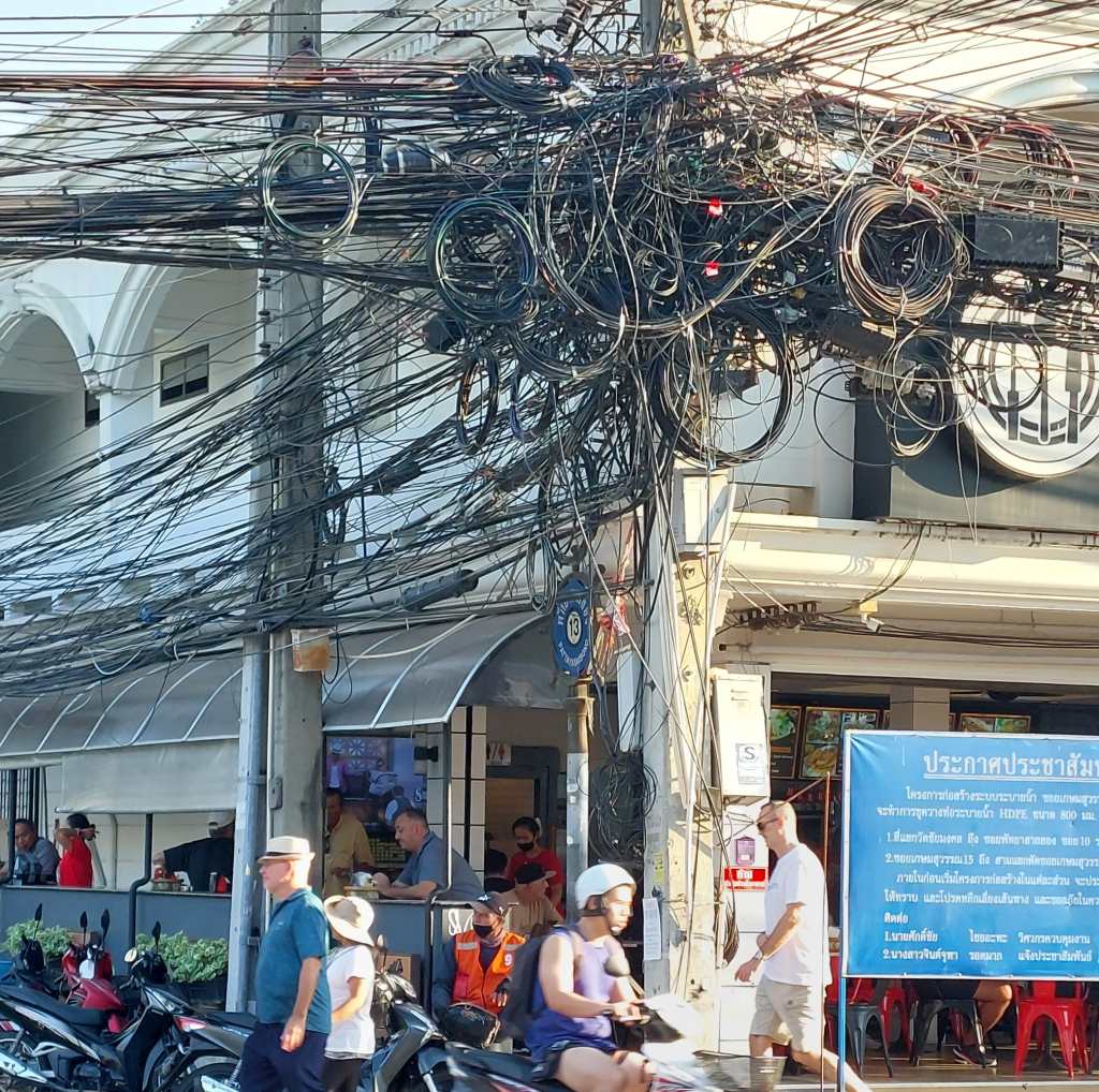 Overhead power cables at the junction of Soi Diana and 2nd Road in Pattaya
