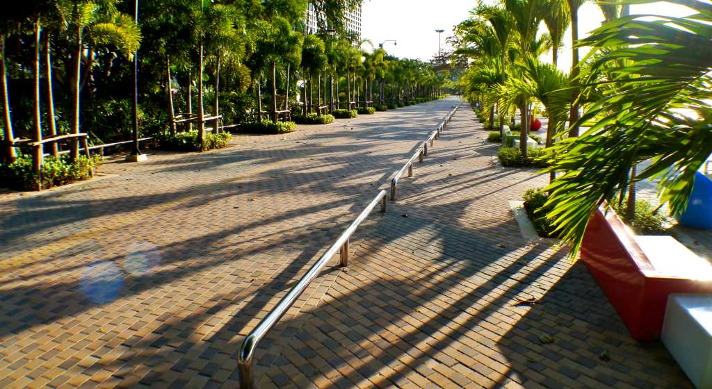 The tree-lined footpath at Krating Lai beach in Pattaya, Thailand