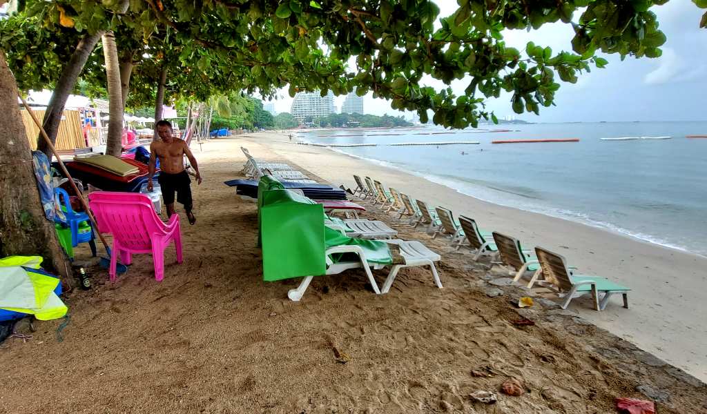 Chairs for rent on Wongamat beach in Pattaya