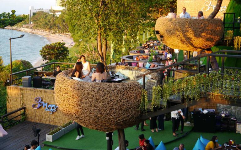 3 Mermaids restaurant in Pattaya Thailand